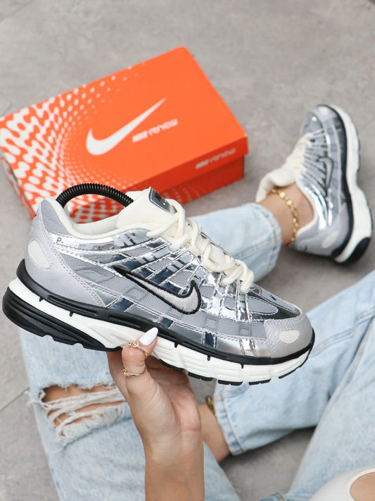🚀✨ Nike P-6000 "Silver Blast" 👟🔥  El poder del retro con el brillo del futuro.